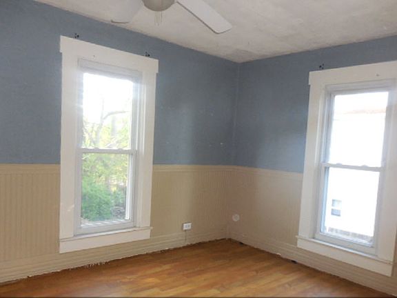 4th image of 264 Oakwood St