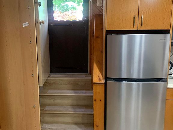 3rd image of 156 Vassar St Floor 2