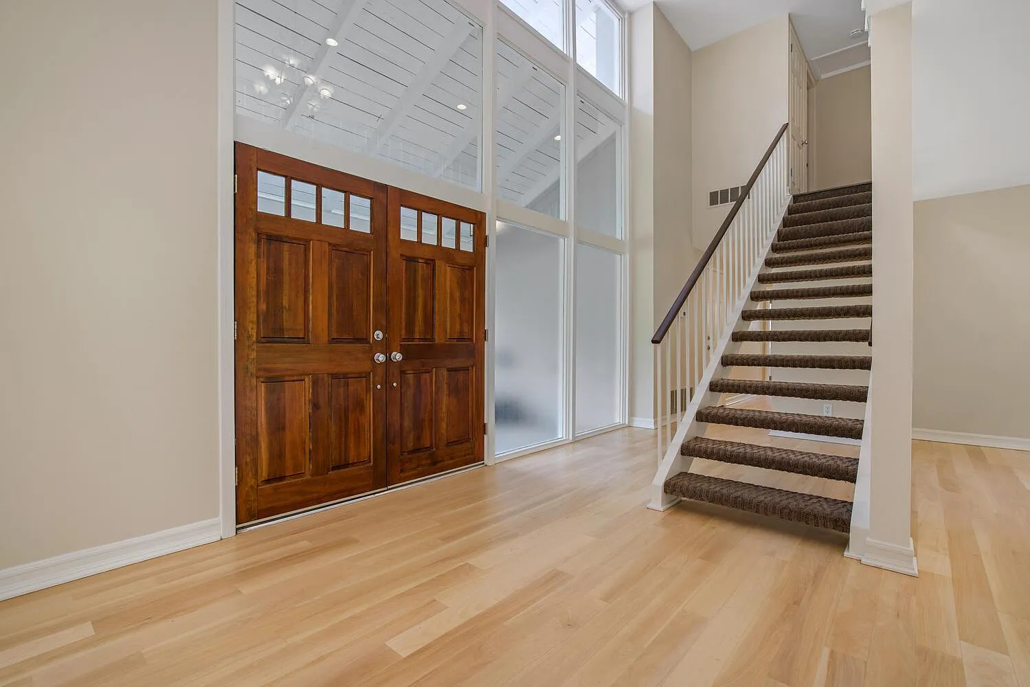 5 bed, 2500 sqft, $6,500 — Photo 3