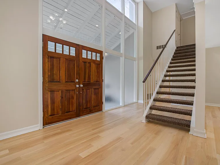 1672 Wellington Pl — Photo 3
