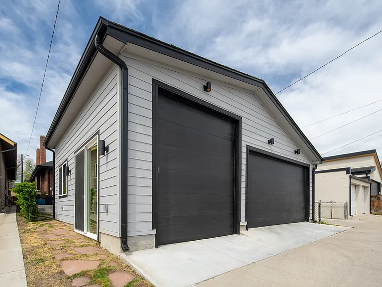 2036 Eliot St — Photo 30