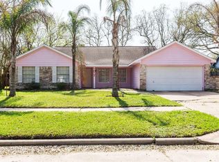 1013 W Flamingo Dr, Seabrook, TX 77586