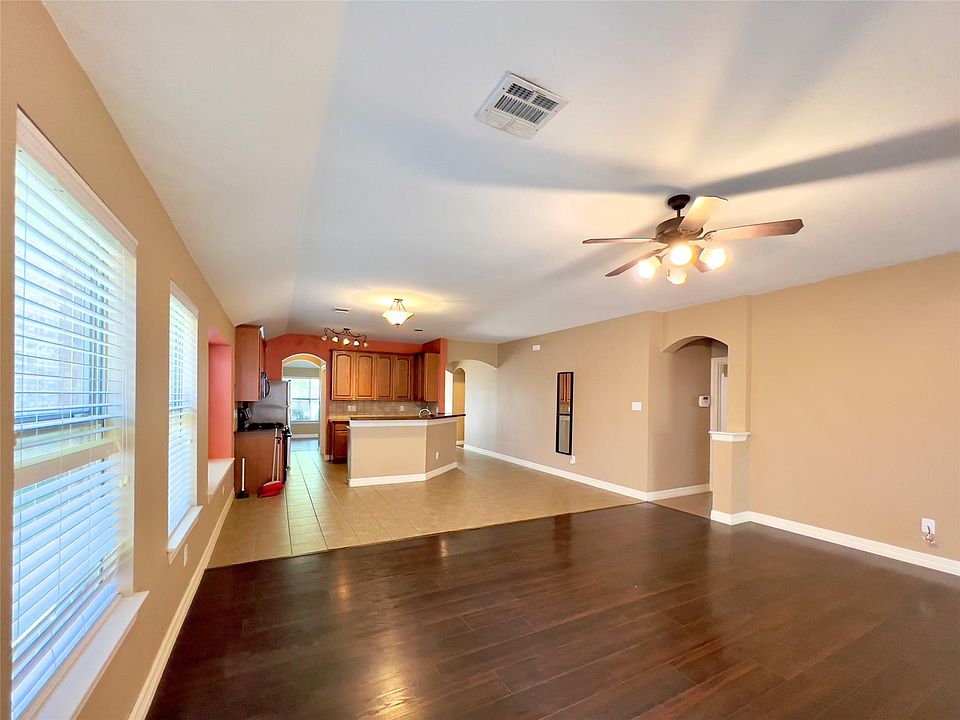 1st image of 4716 Worchester Ln