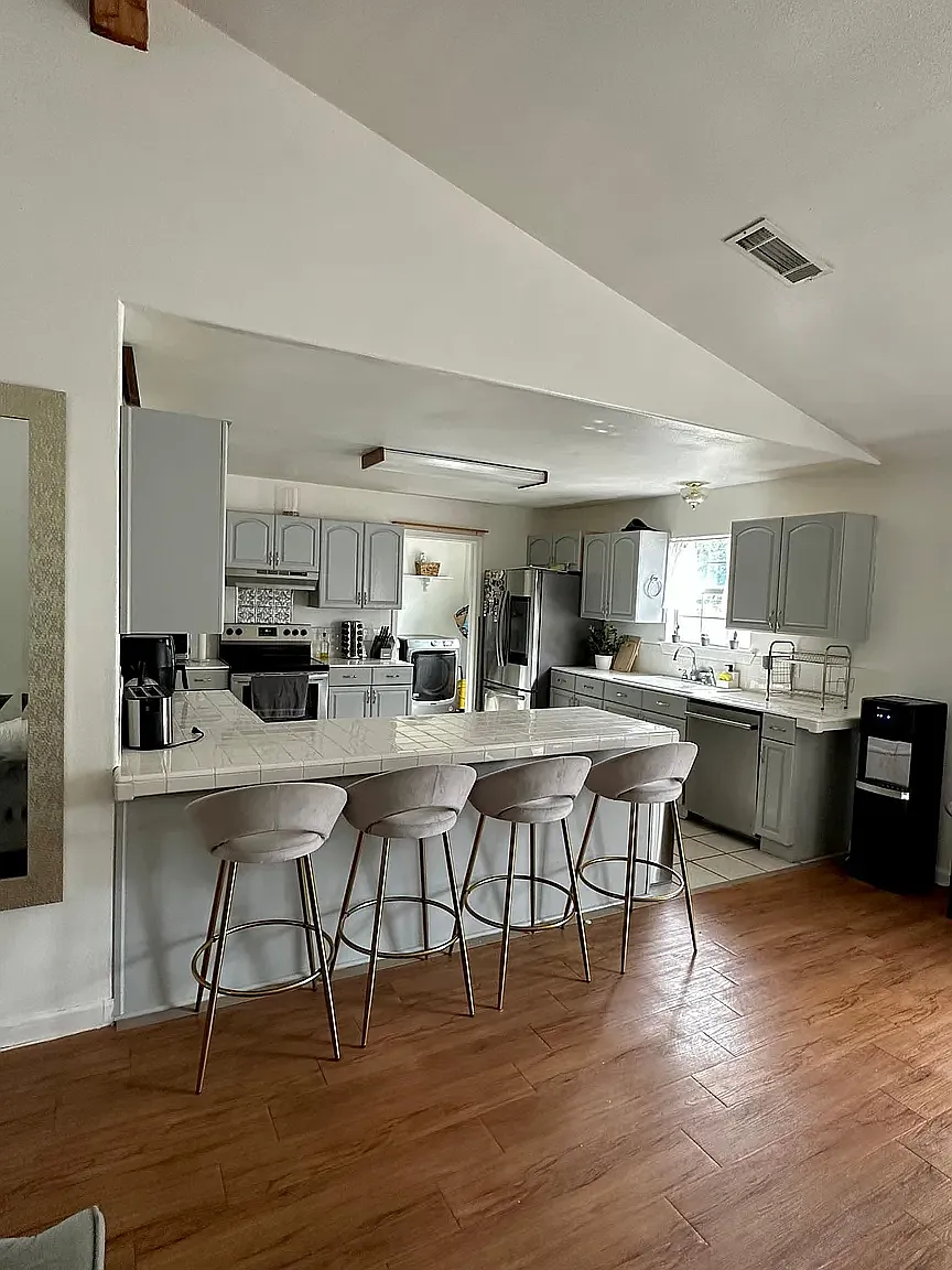 3 bed, 1972 sqft, $2,499 — Photo 4