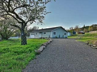 10098 Blackwell Rd, Central Point, OR 97502