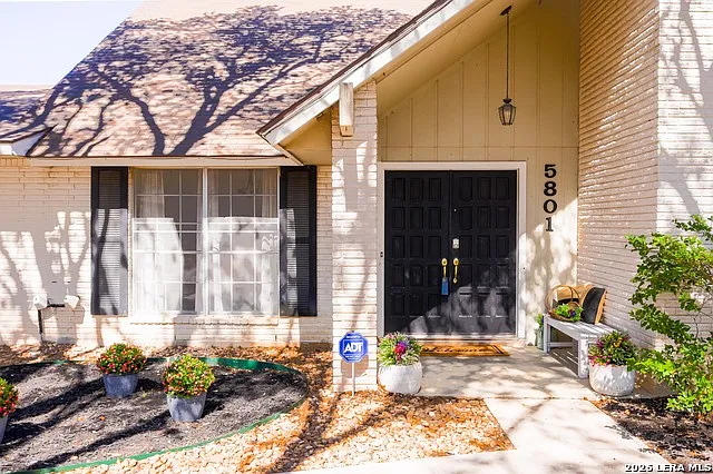4 bed, 2.0 bath, 2140 sqft, $2,075 — Photo 4