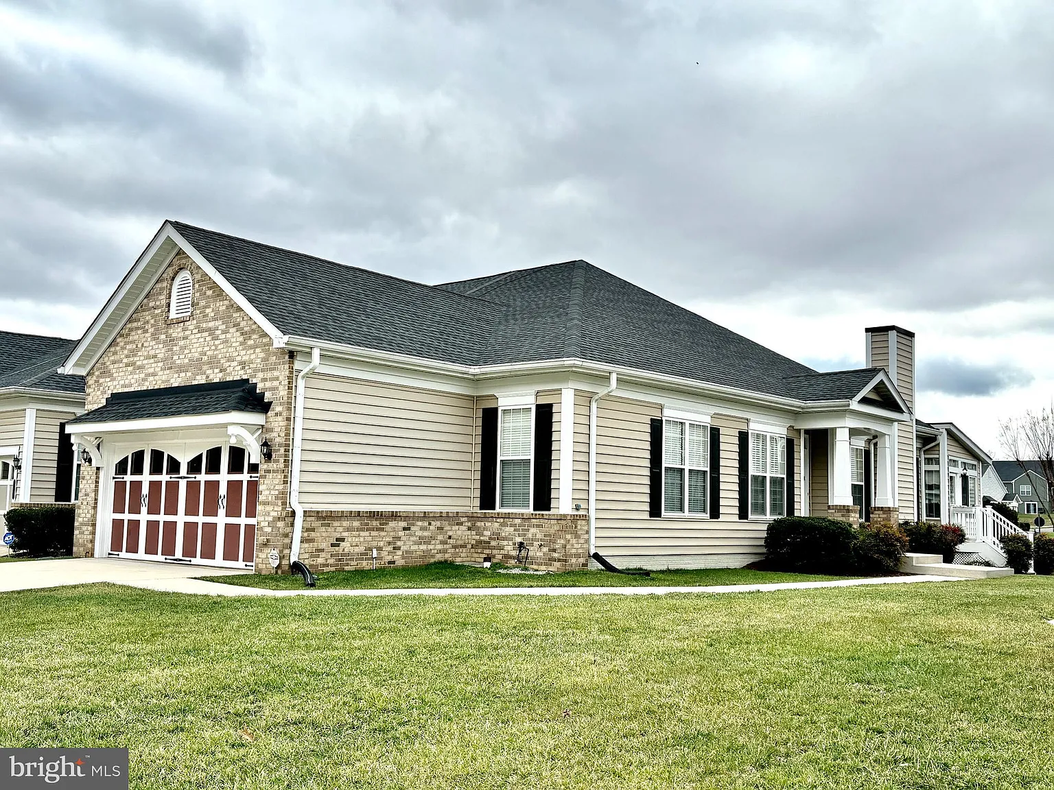 240 Williamsburg Cir photo 1