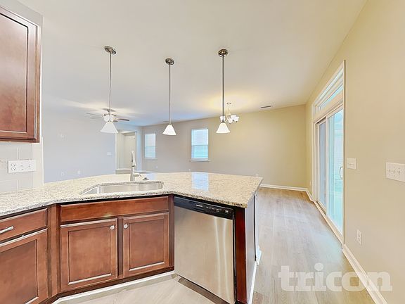 5th image of 932 Avondale Dr