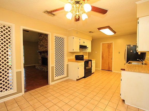 3rd image of 410 Lee Dr