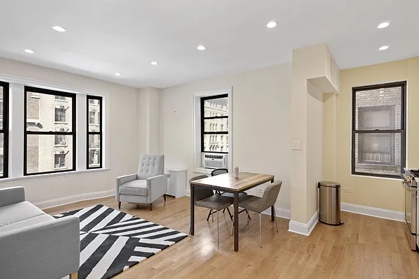 Rented by HomeDax Real Estate | media 13