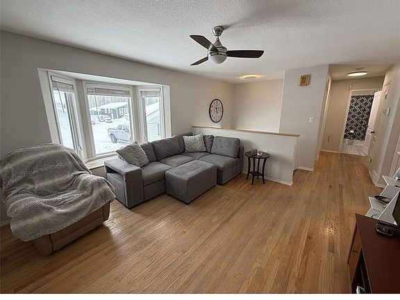 3rd image of 193 Vickers CRESCENT