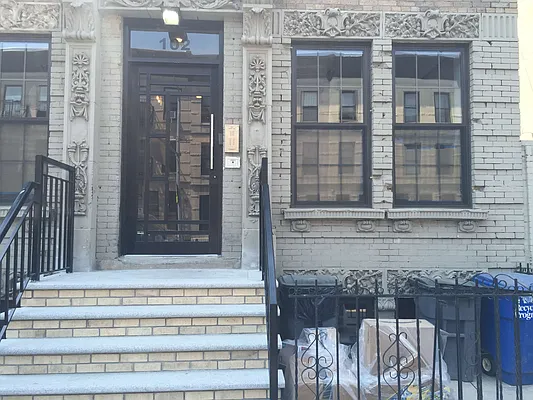 Rented by Zuz Realty | media 63
