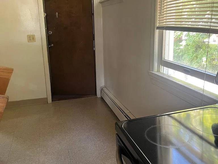 83-85 California Ave #2-R — Photo 4