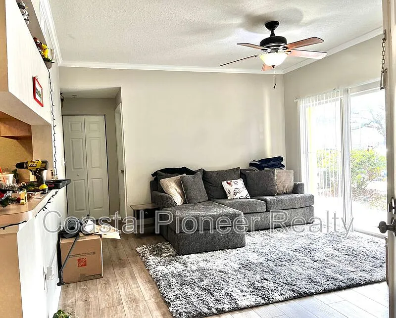 1 bed, 1.0 bath, 734 sqft, $1,250 — Photo 4