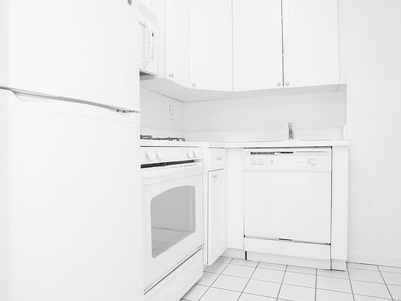 4th image of 2186 5th Ave APT 6L