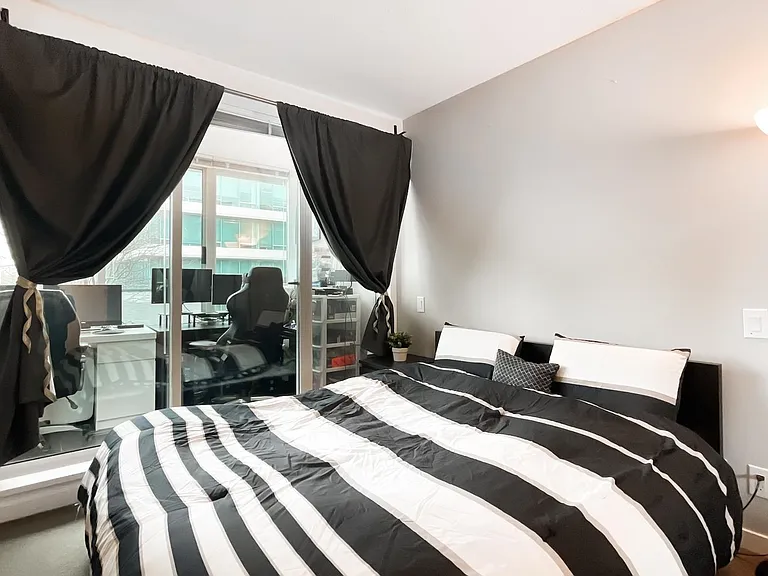 522 W 8th Ave #401 — Photo 4