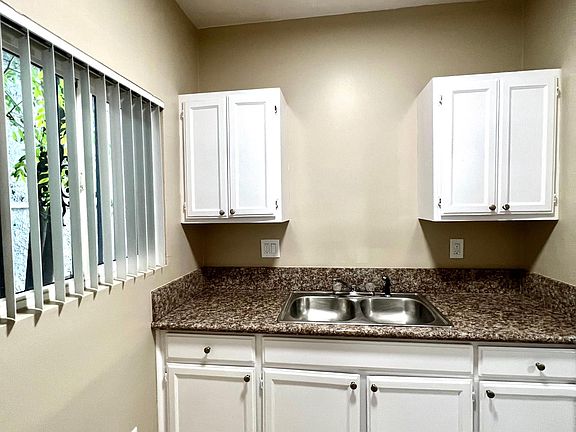 5th image of 634 W 5th St #10