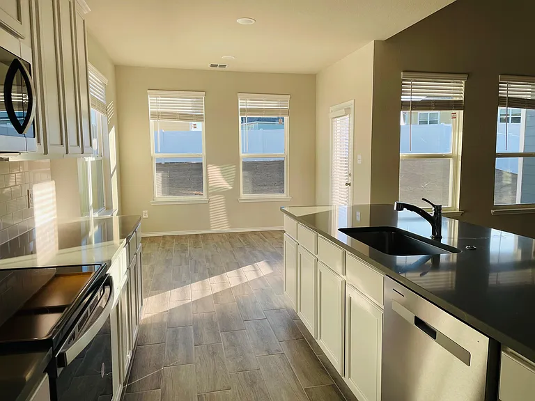 10032 Adams Ln #10032 — Photo 9