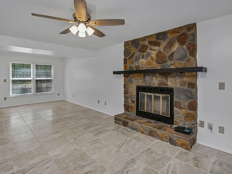 220 N Donar Dr — Photo 7