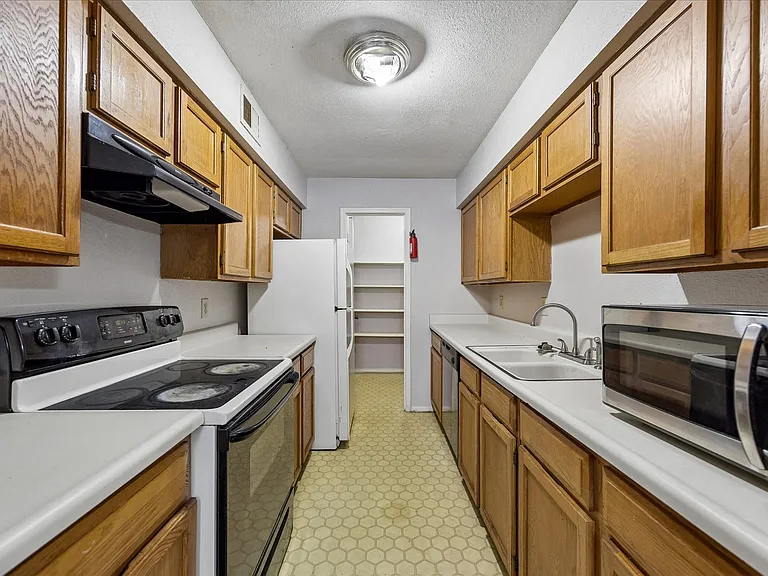 9700 Leawood Blvd #702 — Photo 9