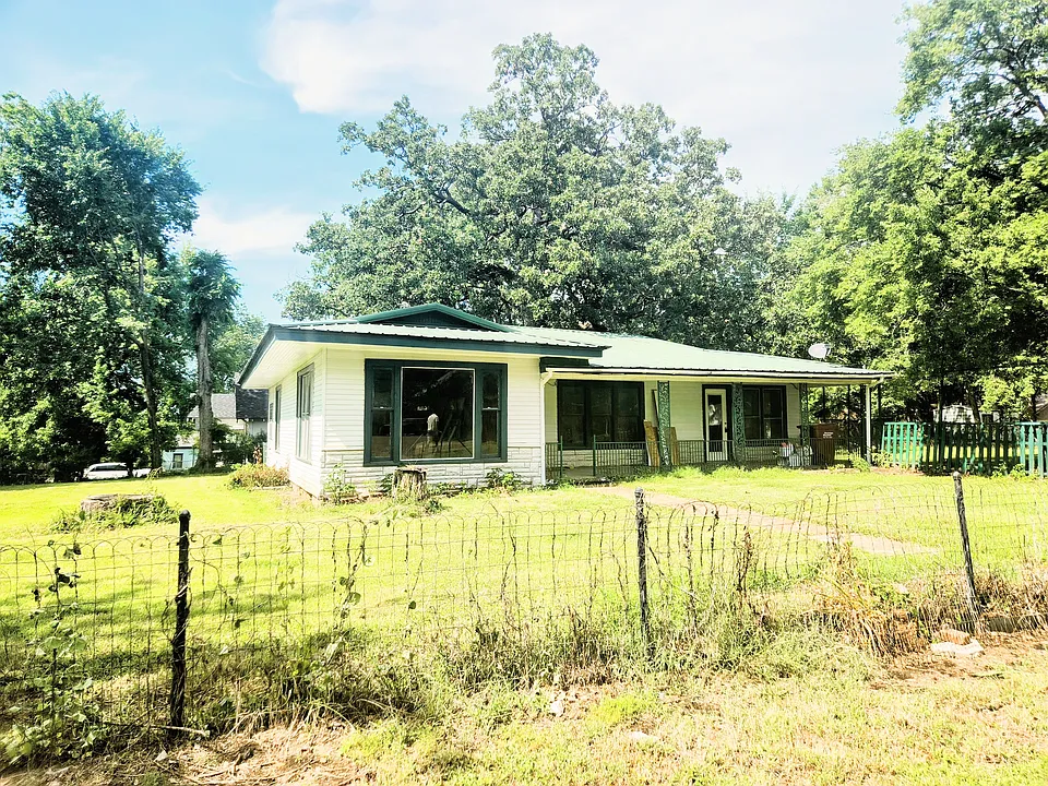 401 E Kiamichi St