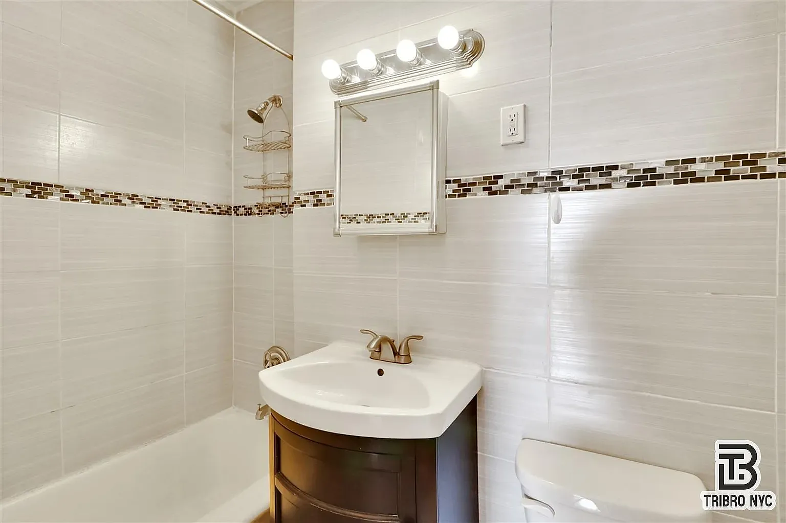 2515 Olinville Avenue — Photo 4