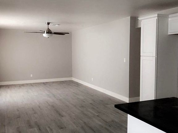 3rd image of 5451 W Wilshire Dr