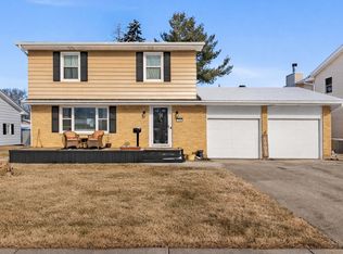 900 14th Pl, Camanche, IA 52730