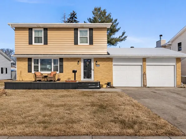 900 14th Pl, Camanche, IA 52730