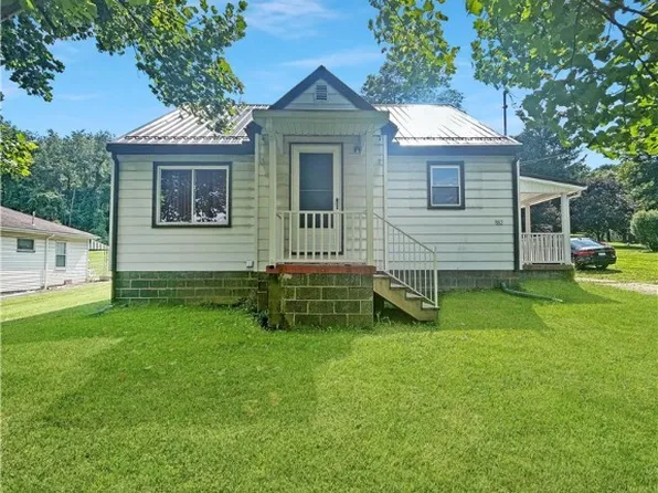 882 Rainey Hill Rd, New Cumberland, WV 26047
