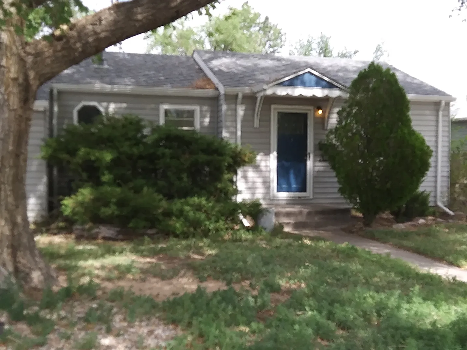 3 bed, 900 sqft, $1,500 — Photo 1