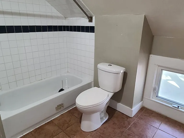 422 W Burr Oak St #2 — Photo 8