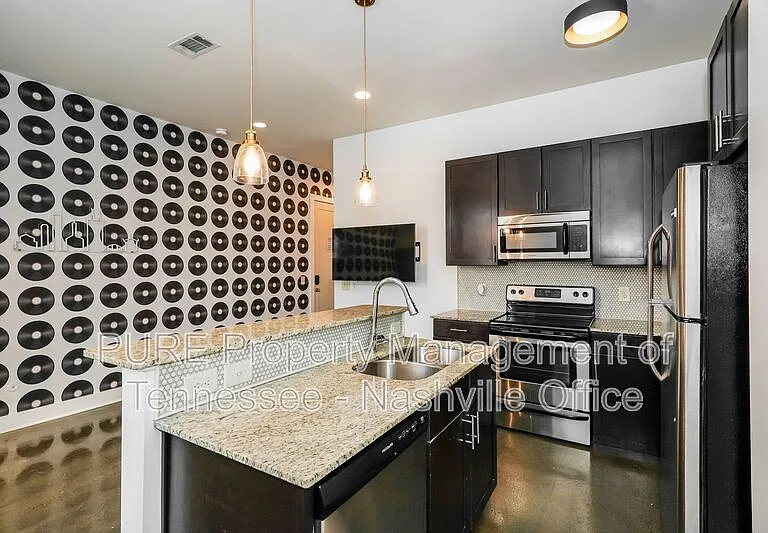 210 30th Ave N #201 — Photo 1