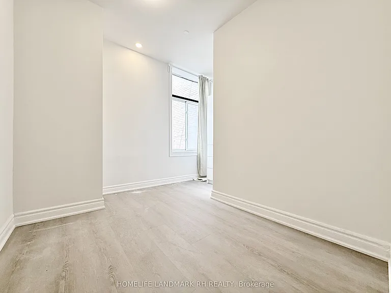 414 Dundas St W #202 — Photo 9