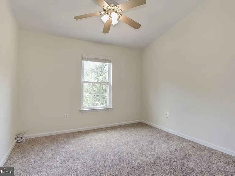21588 Bankbarn Ter — Photo 13