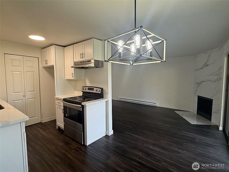 4th image of 2020 Grant Avenue S #J102