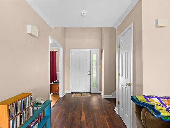 4th image of 105 Spring Park Ct