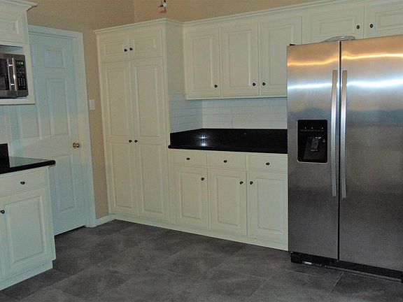3rd image of 3708 Ashbury Ln