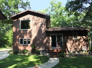 N4947 Beach Garden Rd, Poynette, WI 53955