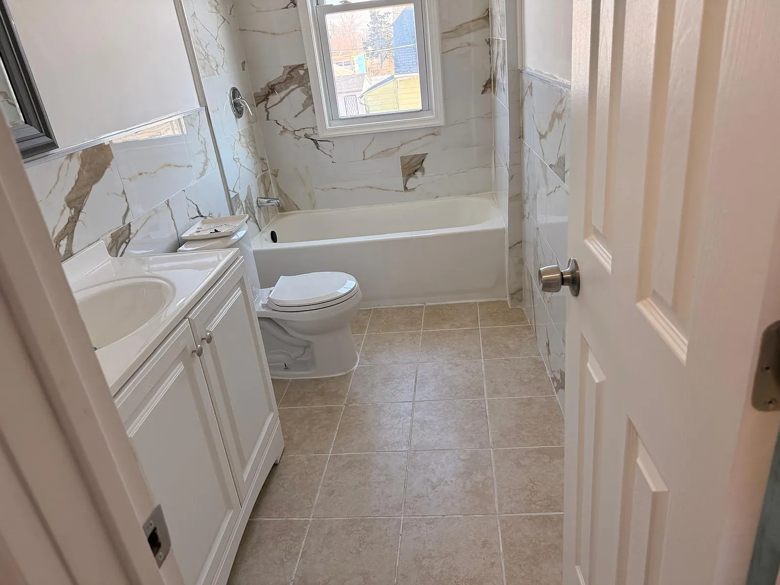 2415 Cody St — Photo 3