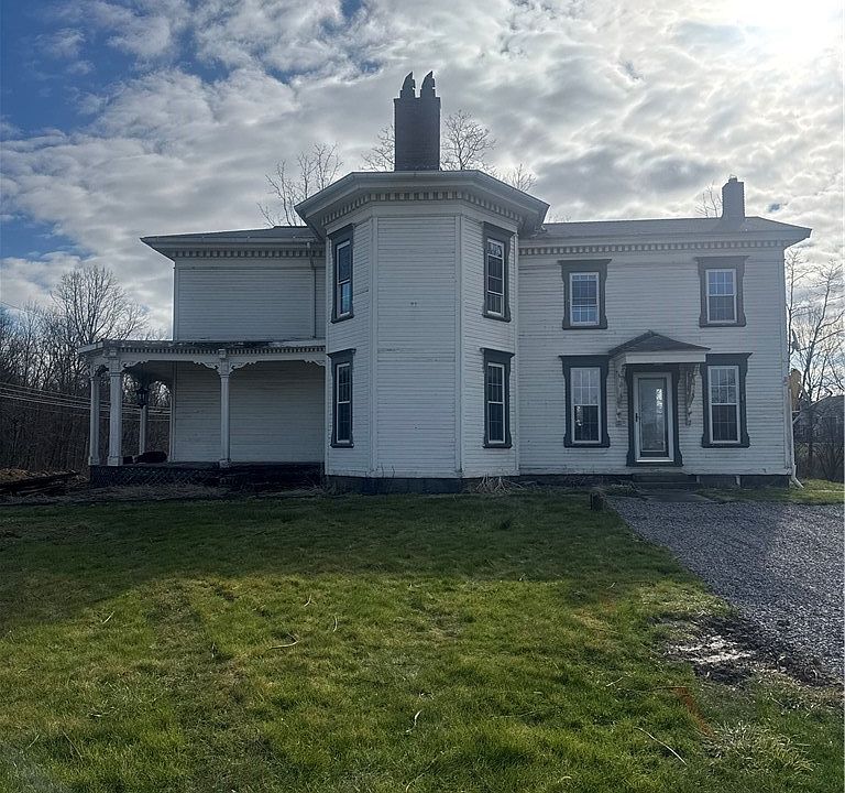 2nd image of 3495 Center Rd