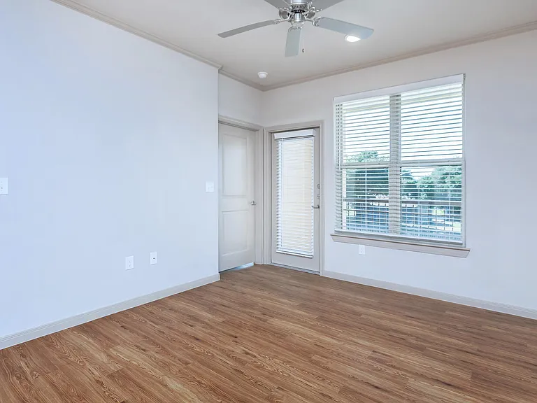 Midway Villas Apartments — Photo 36