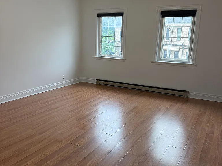 1190 Avenue Rd #2 — Photo 3