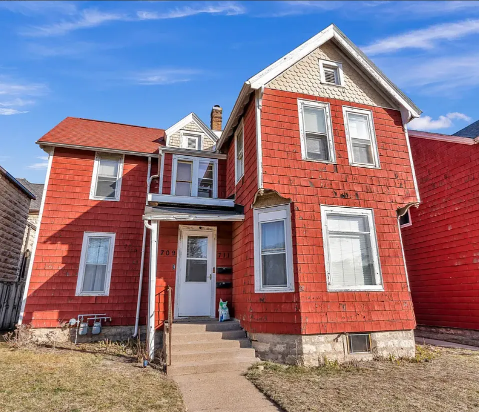 3 bed, $1,050 — Photo 1