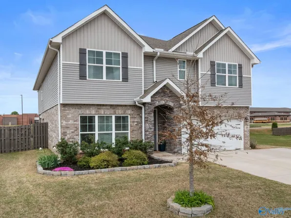88 Sage Oak Dr, Decatur, AL 35603
