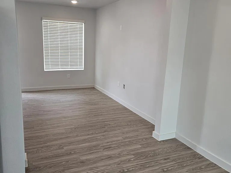 Sabine Apartments — Photo 2