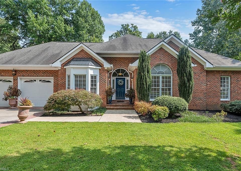 1st image of 415 Coffey Ave