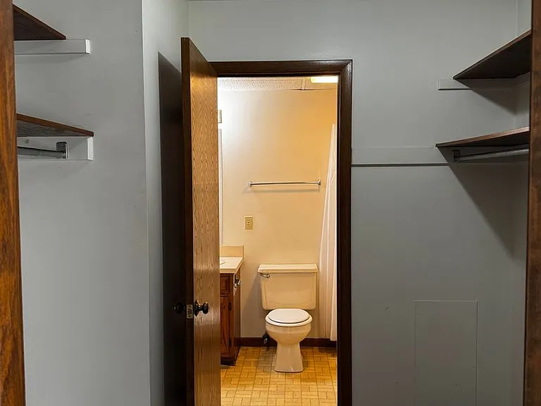 127 E Adams St #B7 — Photo 20