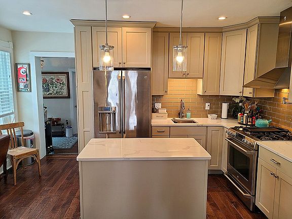 2nd image of 133 W Cypress St