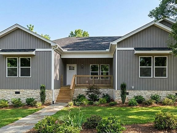 2nd image of 863 Park Rd